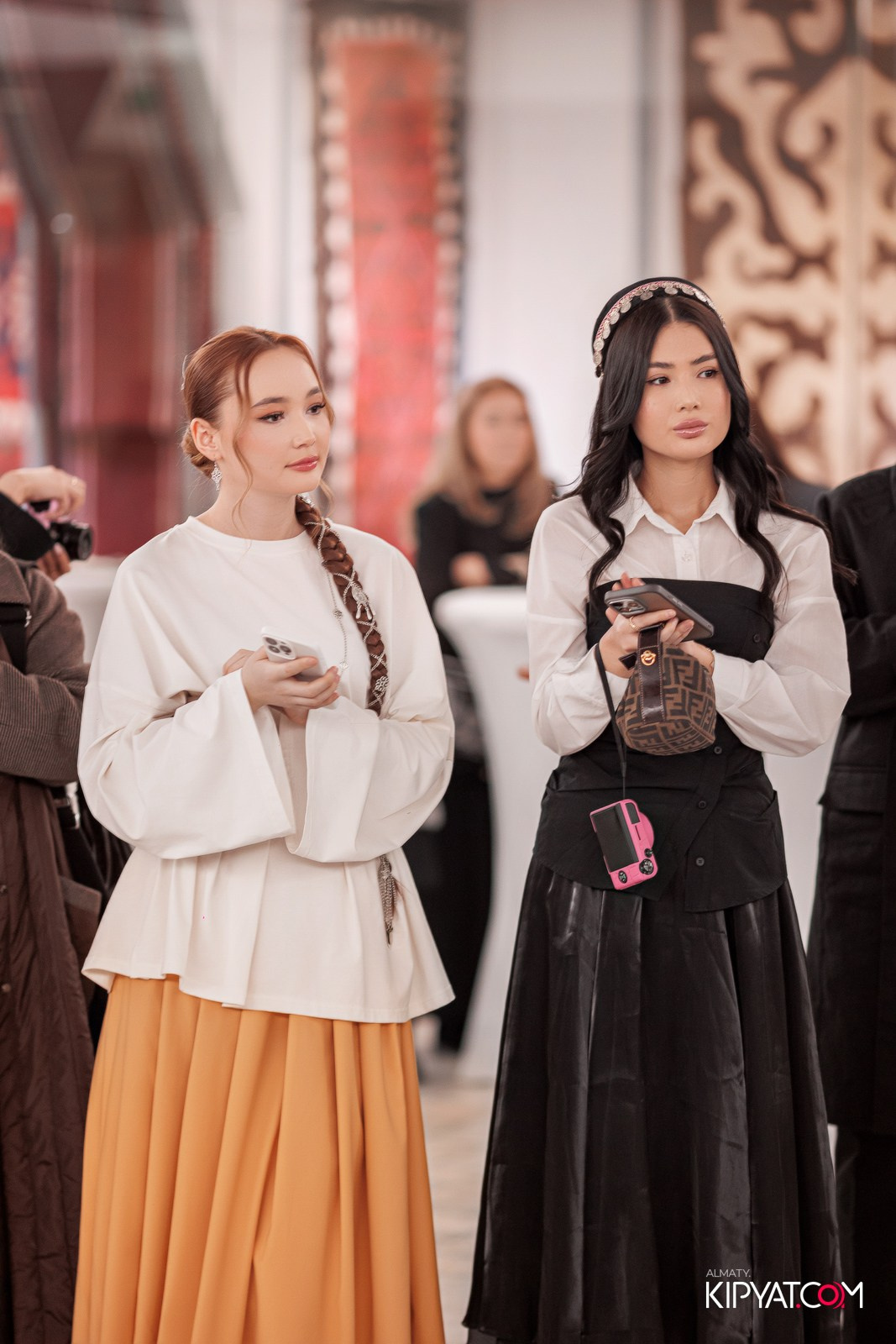 FASHION ПОКАЗ, КАЗАХСКОЙ НАЦИОНАЛЬНОЙ ОДЕЖДЫ. КИПЯТКОМ АЛМАТЫ!