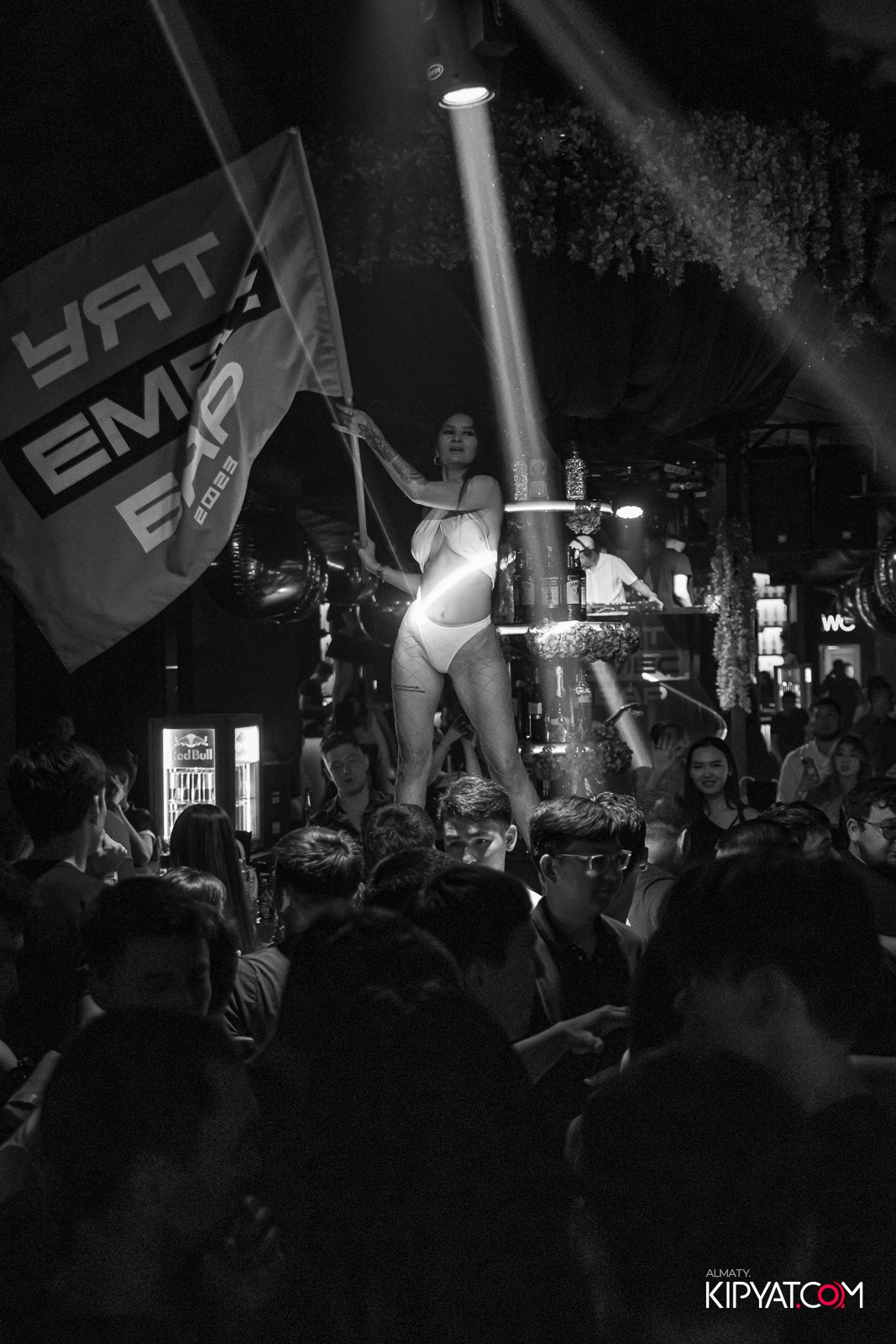 UYAT EMES BAR. КИПЯТКОМ АЛМАТЫ!