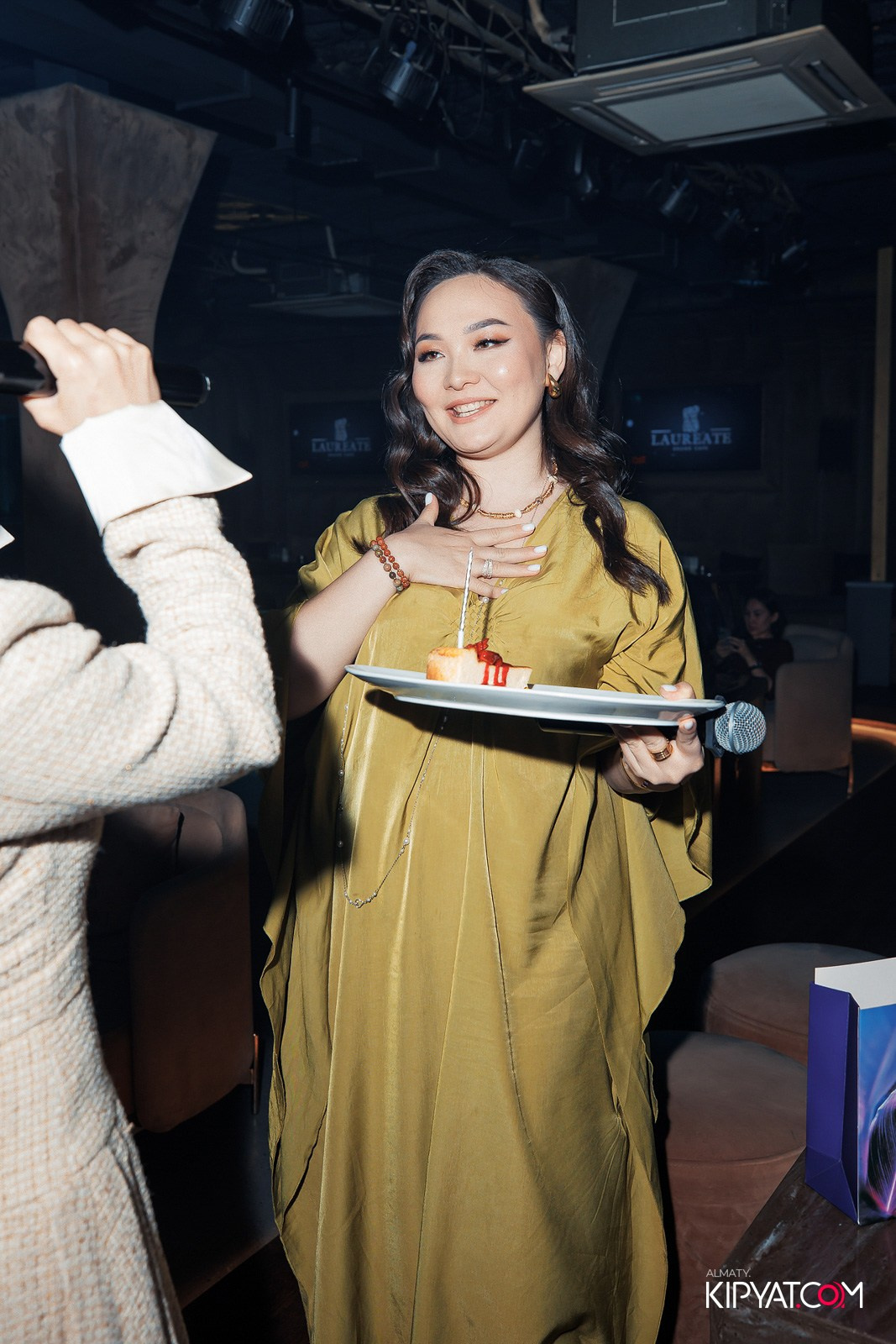 LAUREATE KARAOKE HALL. КИПЯТКОМ АЛМАТЫ!