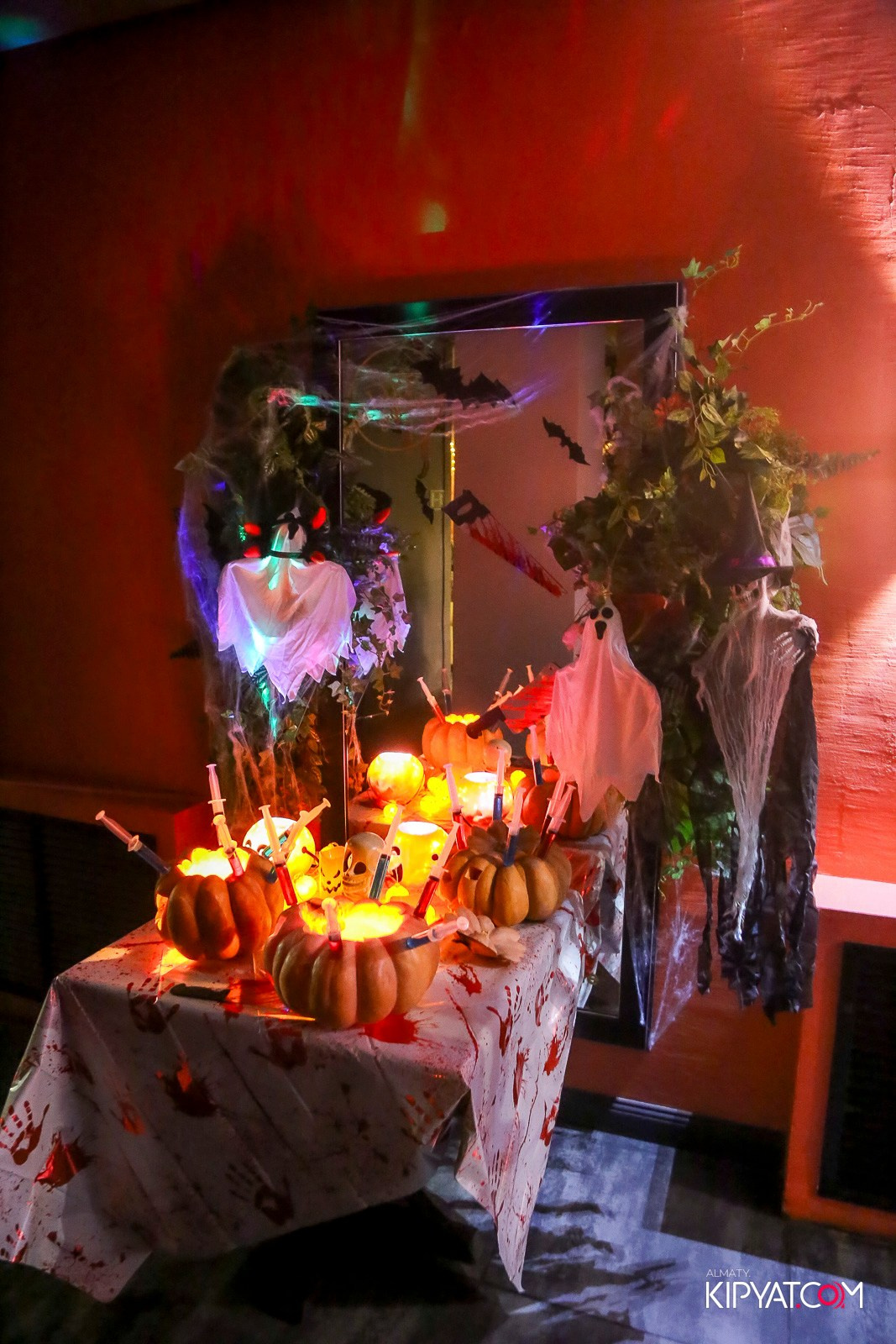 LIFE GRILL CAFE. КИПЯТКОМ АЛМАТЫ!