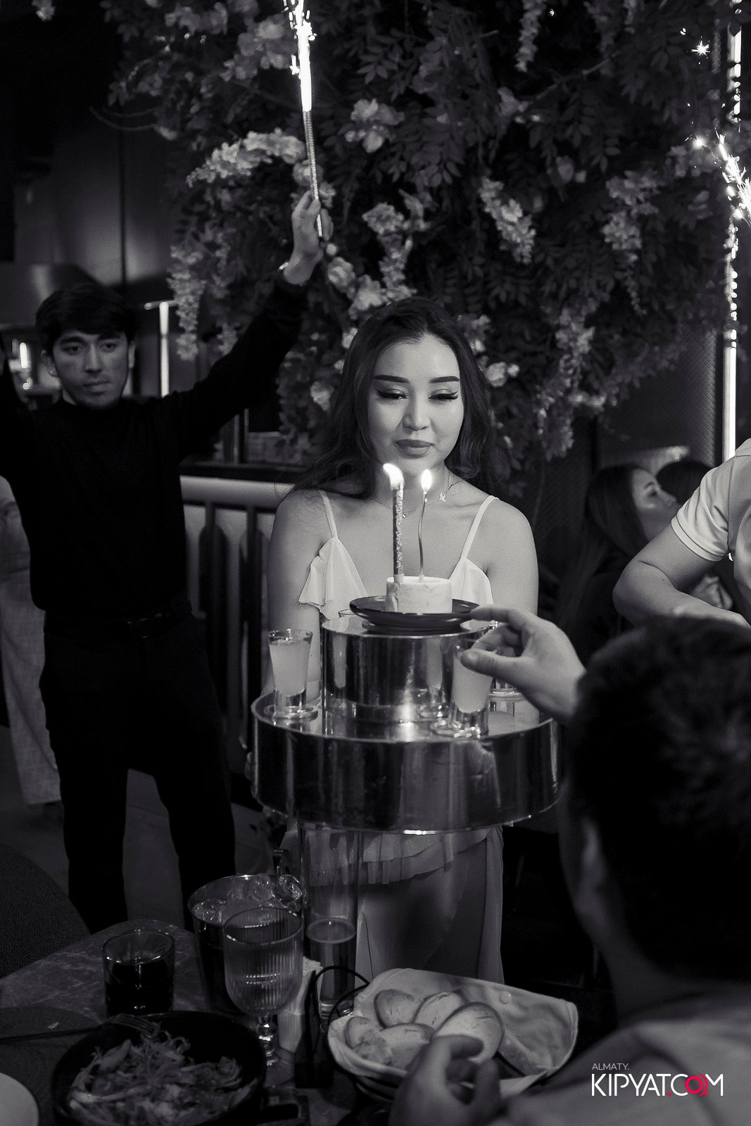 FRIENDS BAR & TERRACE. КИПЯТКОМ АЛМАТЫ! Фотосъемка мероприятий в Алматы