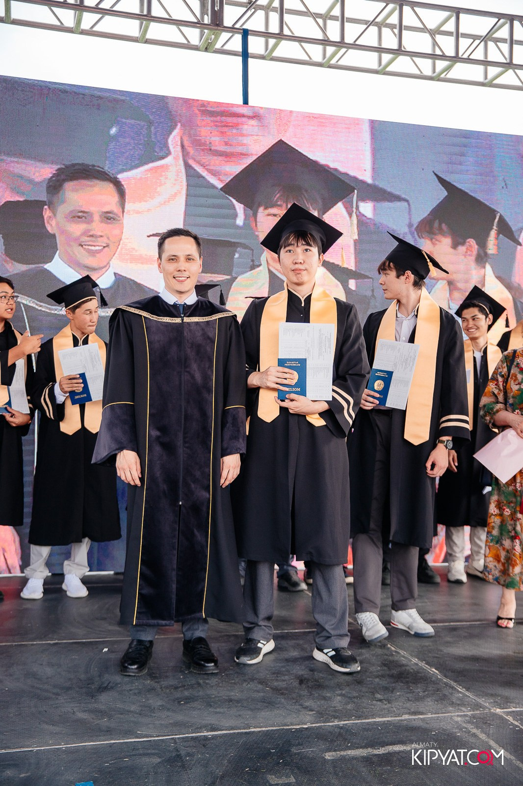 ВРУЧЕНИЕ ДИПЛОМОВ — НАРХОЗ КОЛЛЕДЖ. Part 3. КИПЯТКОМ АЛМАТЫ!