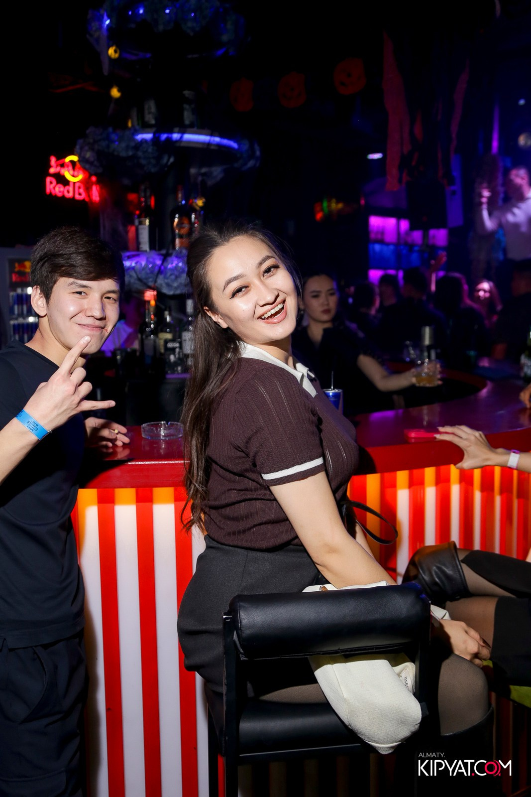 UYAT EMES BAR. КИПЯТКОМ АЛМАТЫ!