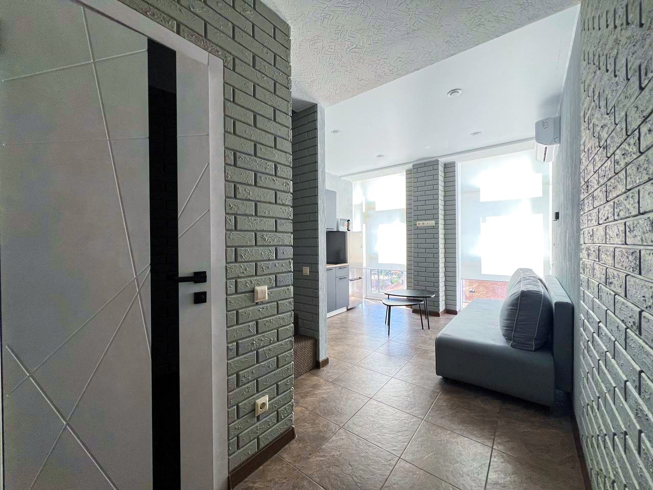 Классная двухуровневая квартира с потрясающим видом на город, со своей парковкой. Квартиры посуточно, длительно в Сочи, LARA APART GROUP