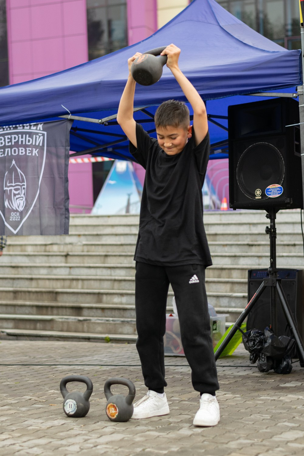 Антон Курдюмов фотограф в Хабаровске Рина Курдюмова фото27 foto27 Антон Дорофеев репортажный репортаж документалист Тони и Рина фотосоздатели День молодежи по-русски Хабаровск кинотеатр