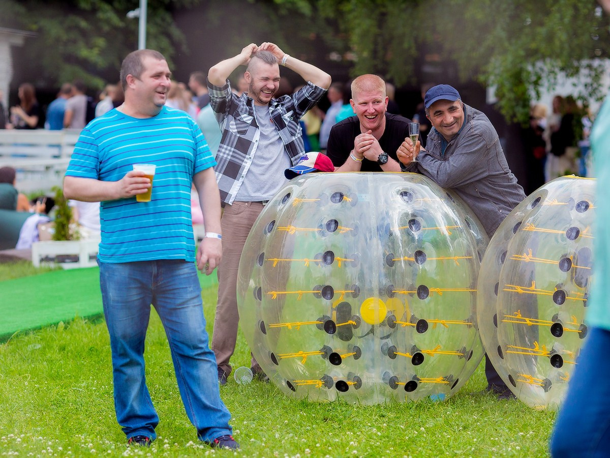 Фотосъемка корпоратива Major на берегу строгинской поймы. Репортажный фотограф Борис Геер