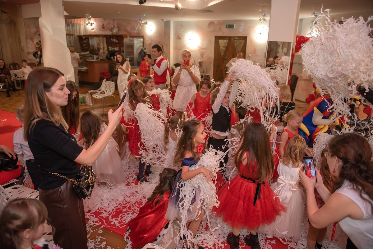 Выпускной в детской школе моделей HAPPYkids 2024. Семейный и коммерческий фотограф в Сочи Александр Бодунов