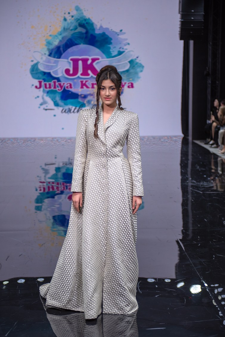 SochiFashionWeek2024 дизайнер Юлия Крылова. Семейный и коммерческий фотограф в Сочи Александр Бодунов