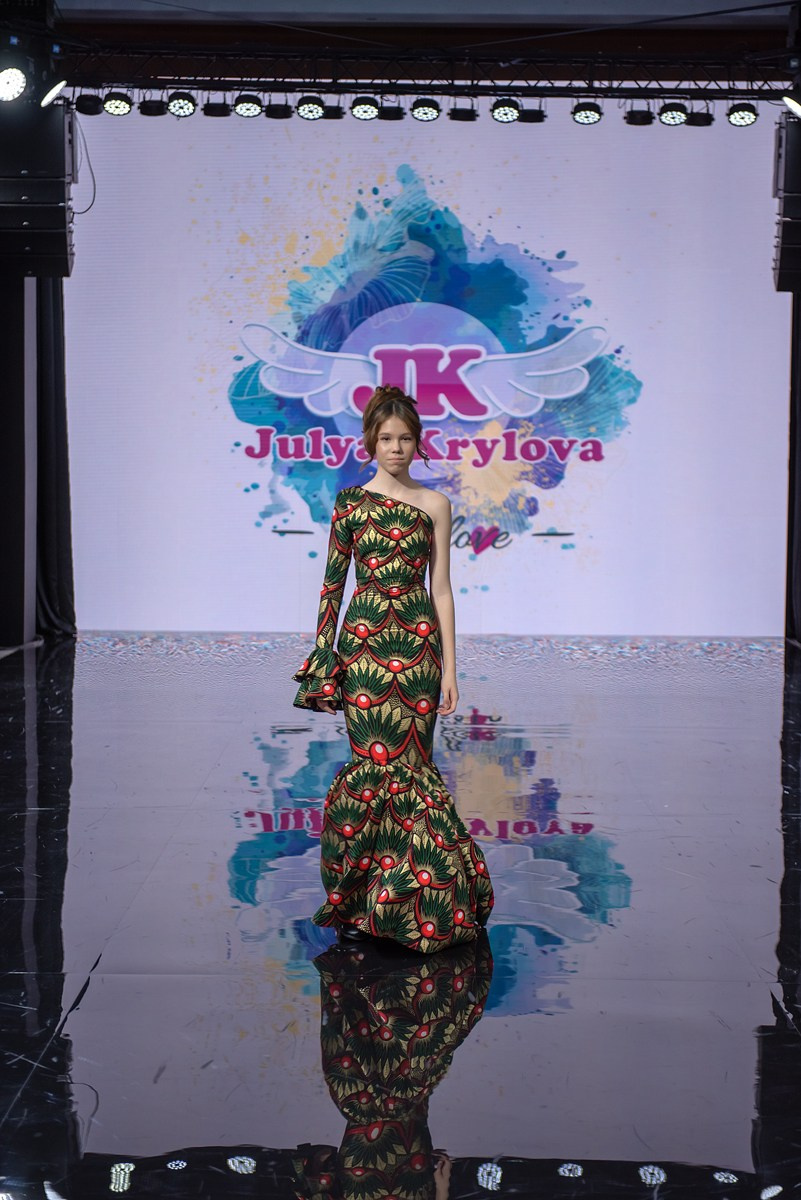 SochiFashionWeek2024 дизайнер Юлия Крылова. Семейный и коммерческий фотограф в Сочи Александр Бодунов