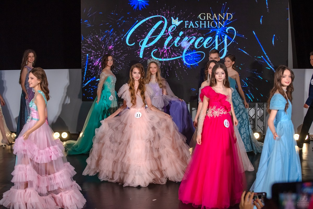 GrandFashionShow2024. Семейный и коммерческий фотограф в Сочи Александр Бодунов