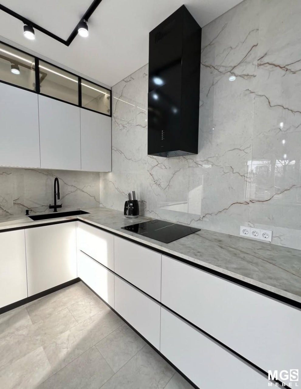 Кухонный гарнитур с белыми фасадами MGS мебель в Ростове-на-Дону