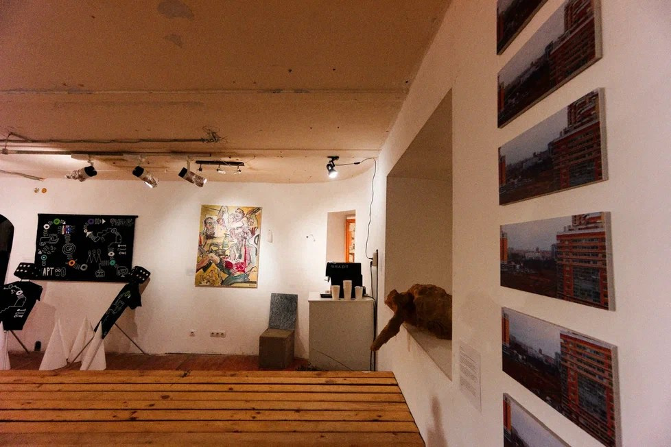 Пороги. Елизавета Иванова — независимый куратор, культуролог, исследователь художественных практик, художник