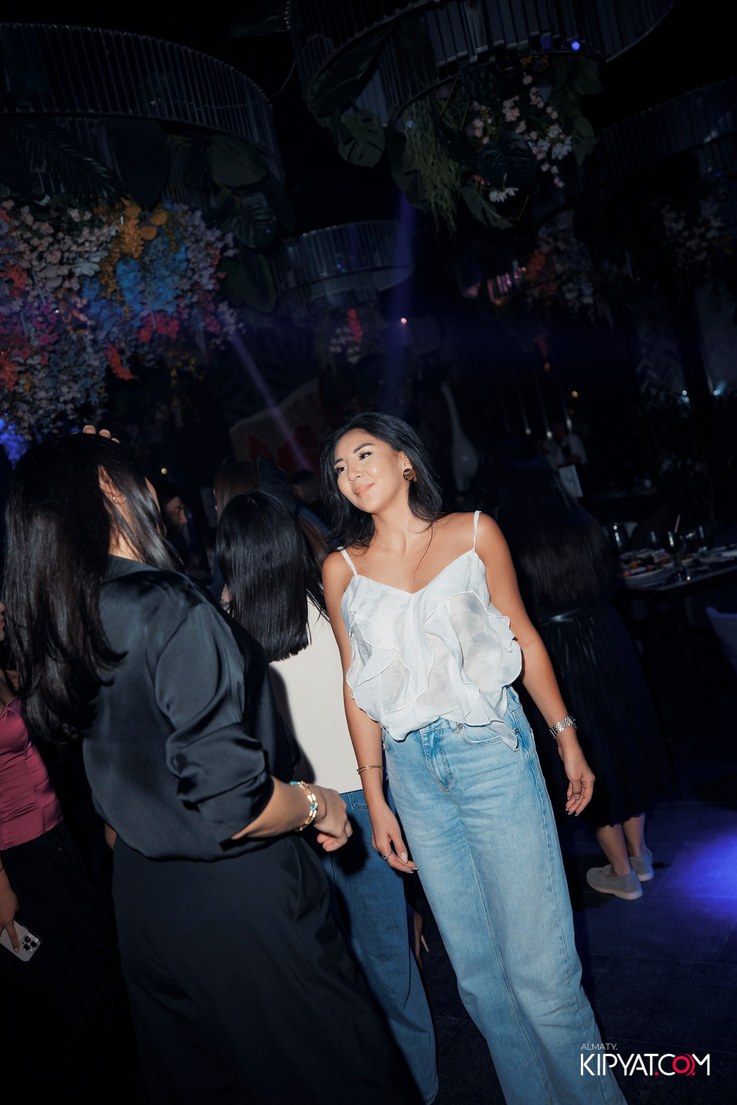 FRIENDS BAR & TERRACE. КИПЯТКОМ АЛМАТЫ!