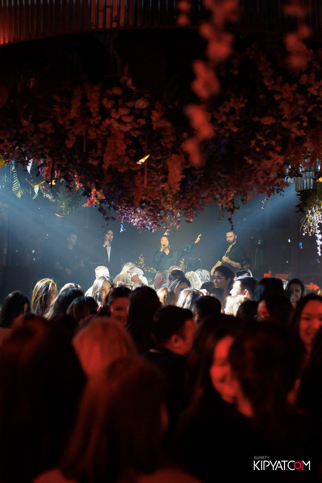 FRIENDS BAR & TERRACE. КИПЯТКОМ АЛМАТЫ!