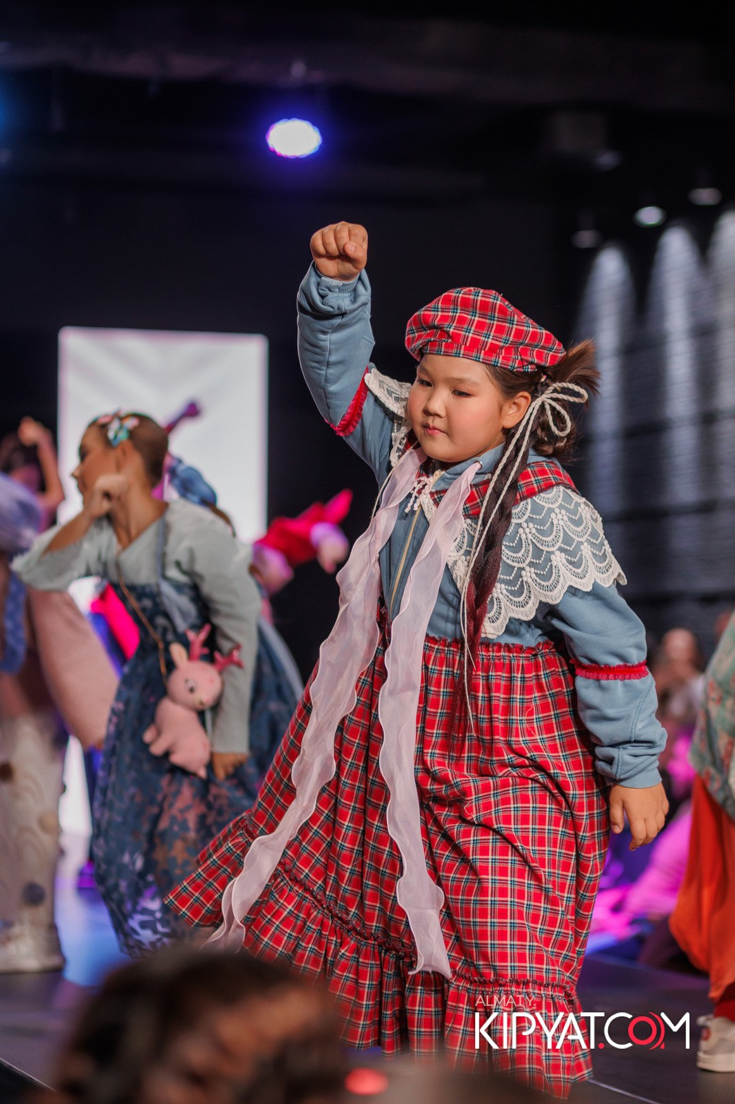 JUNIOR MODELS SHOW В РАМКАХ БЛАГОТВОРИТЕЛЬНОГО ПРОЕКТА МОДА ЗА СЧАСТЬЕ ДЕТЕЙ. КИПЯТКОМ АЛМАТЫ!