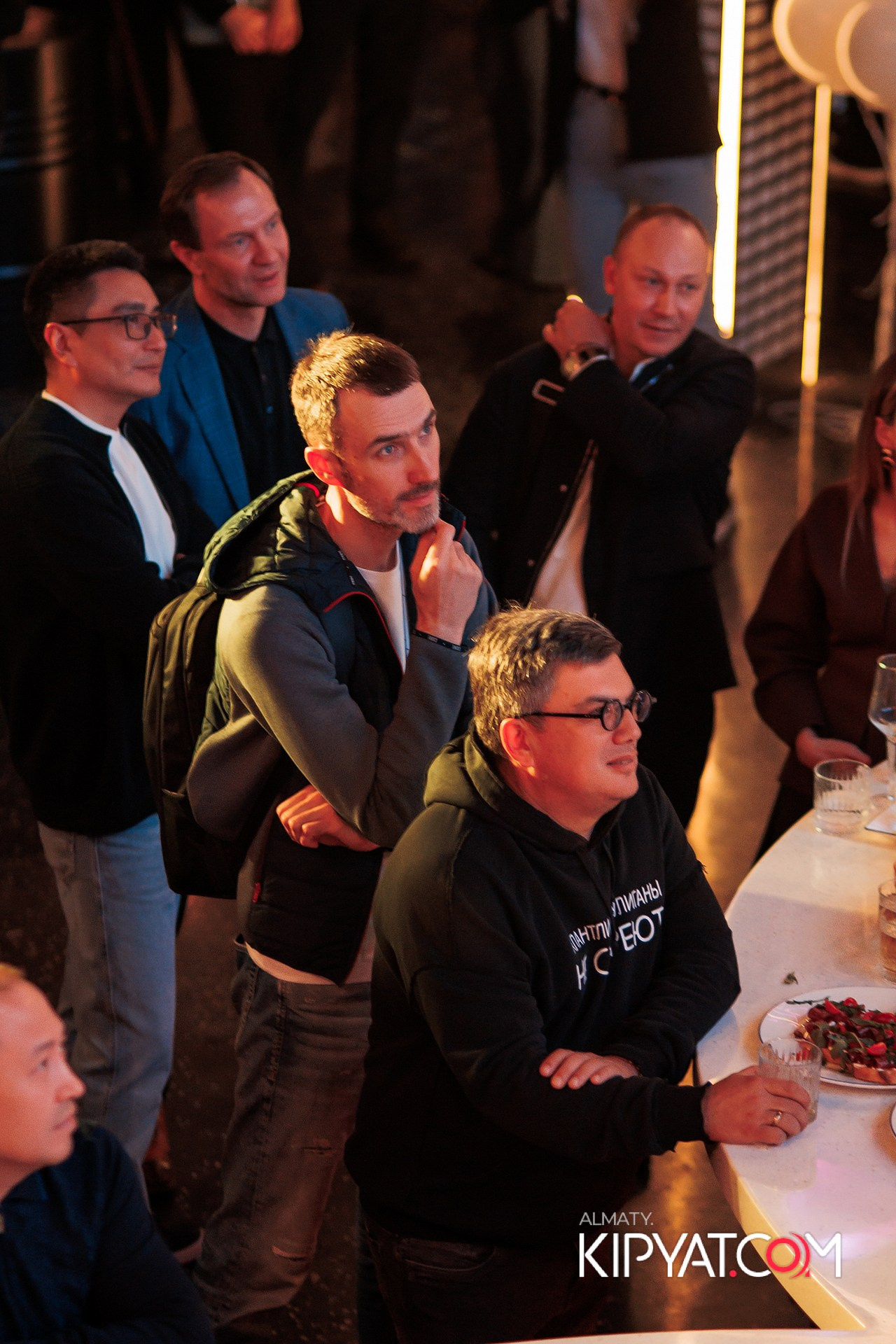 ПРЕЗЕНТАЦИЯ КНИГИ ВИКТОРА ЕЛИСЕЕВА. КИПЯТКОМ АЛМАТЫ!