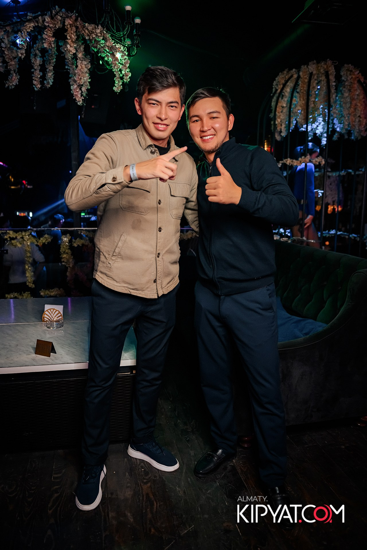 UYAT EMES BAR. КИПЯТКОМ АЛМАТЫ!