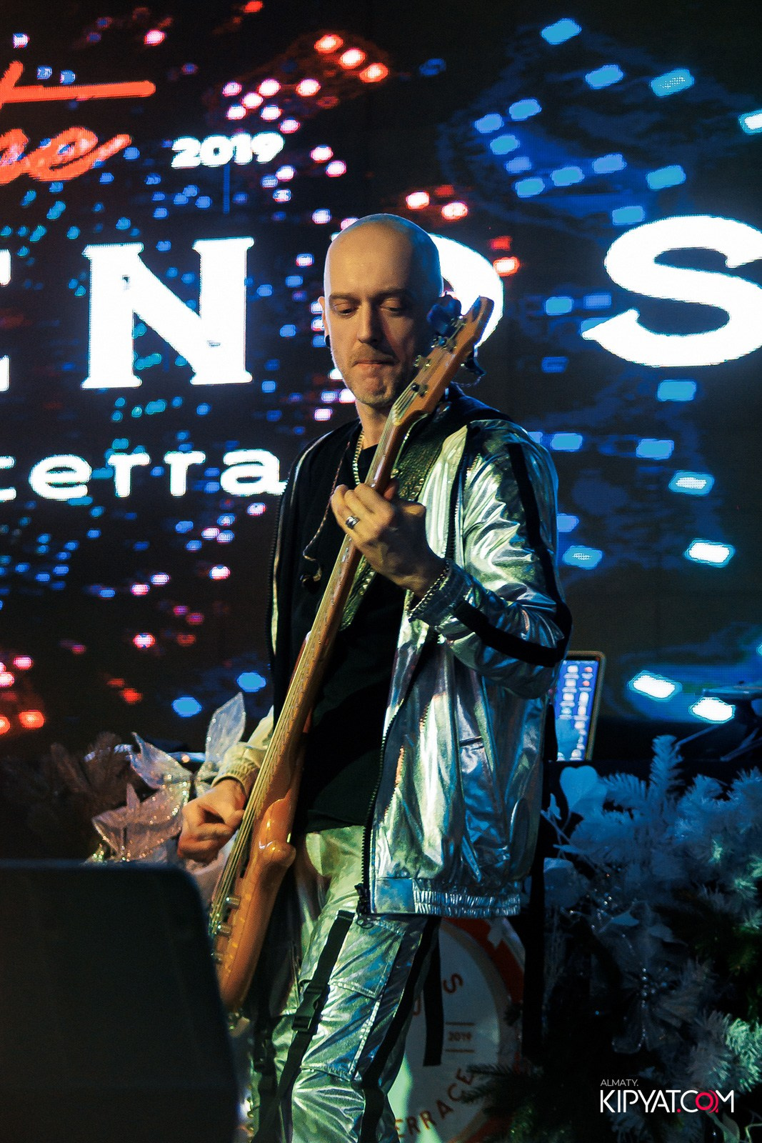 FRIENDS BAR & TERRACE. КИПЯТКОМ АЛМАТЫ!