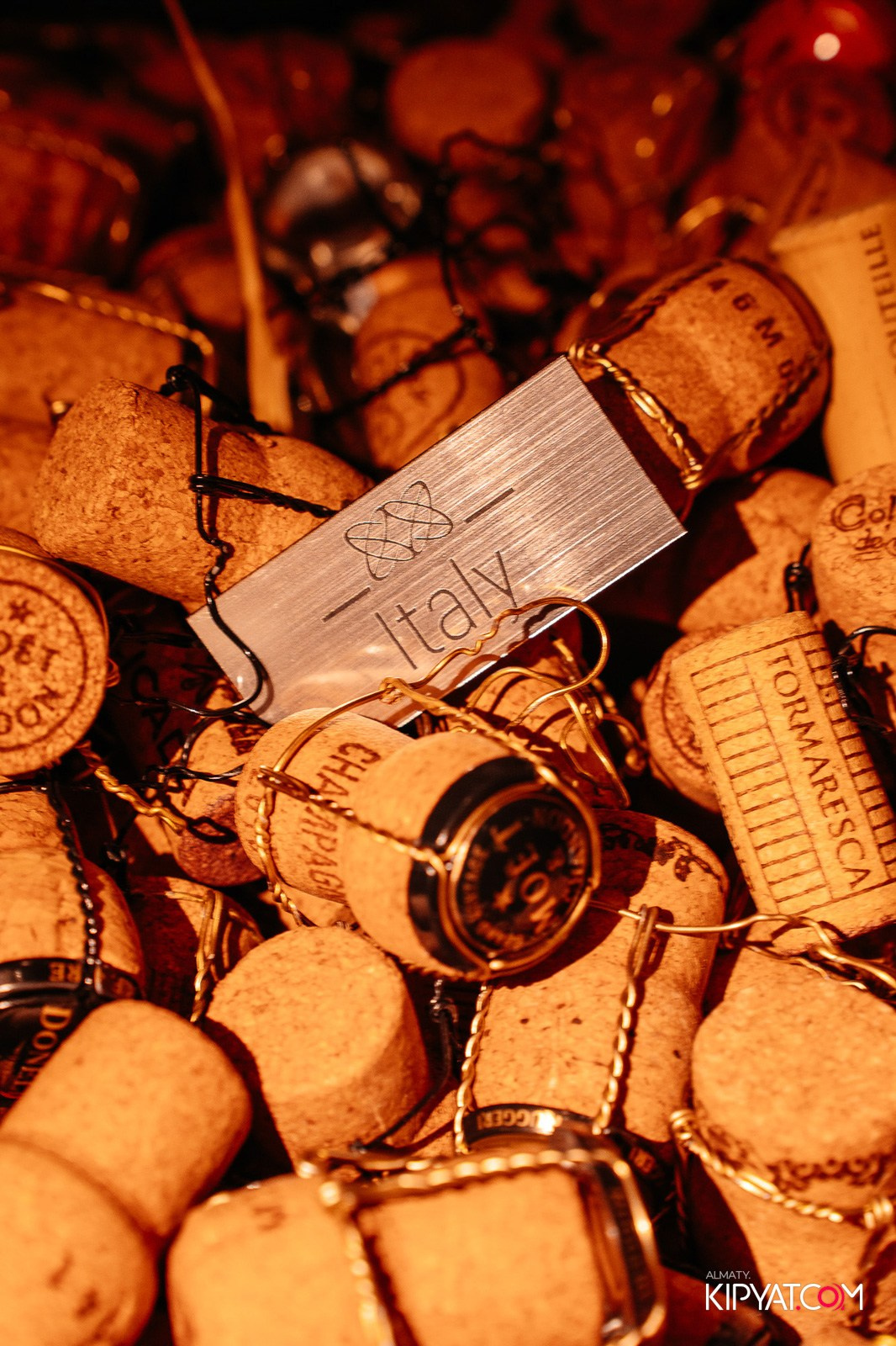 LAUREATE GRAND CAFÉ. КИПЯТКОМ АЛМАТЫ!