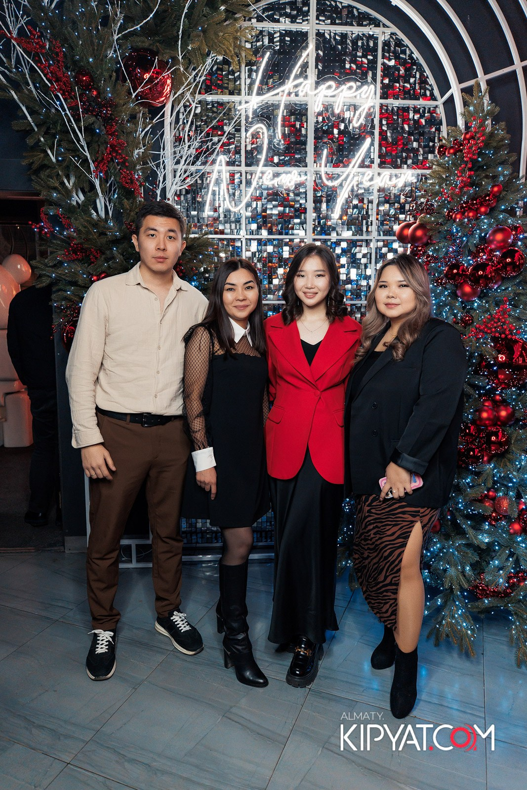 FRIENDS BAR & TERRACE. КИПЯТКОМ АЛМАТЫ!