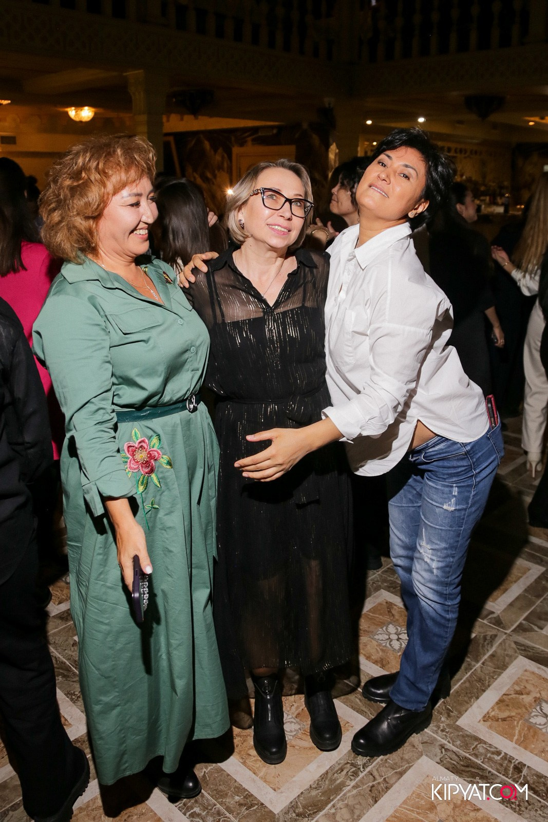 РЕСТОРАН ALAZANI НА КАБАНБАЙ БАТЫРА. КИПЯТКОМ АЛМАТЫ!