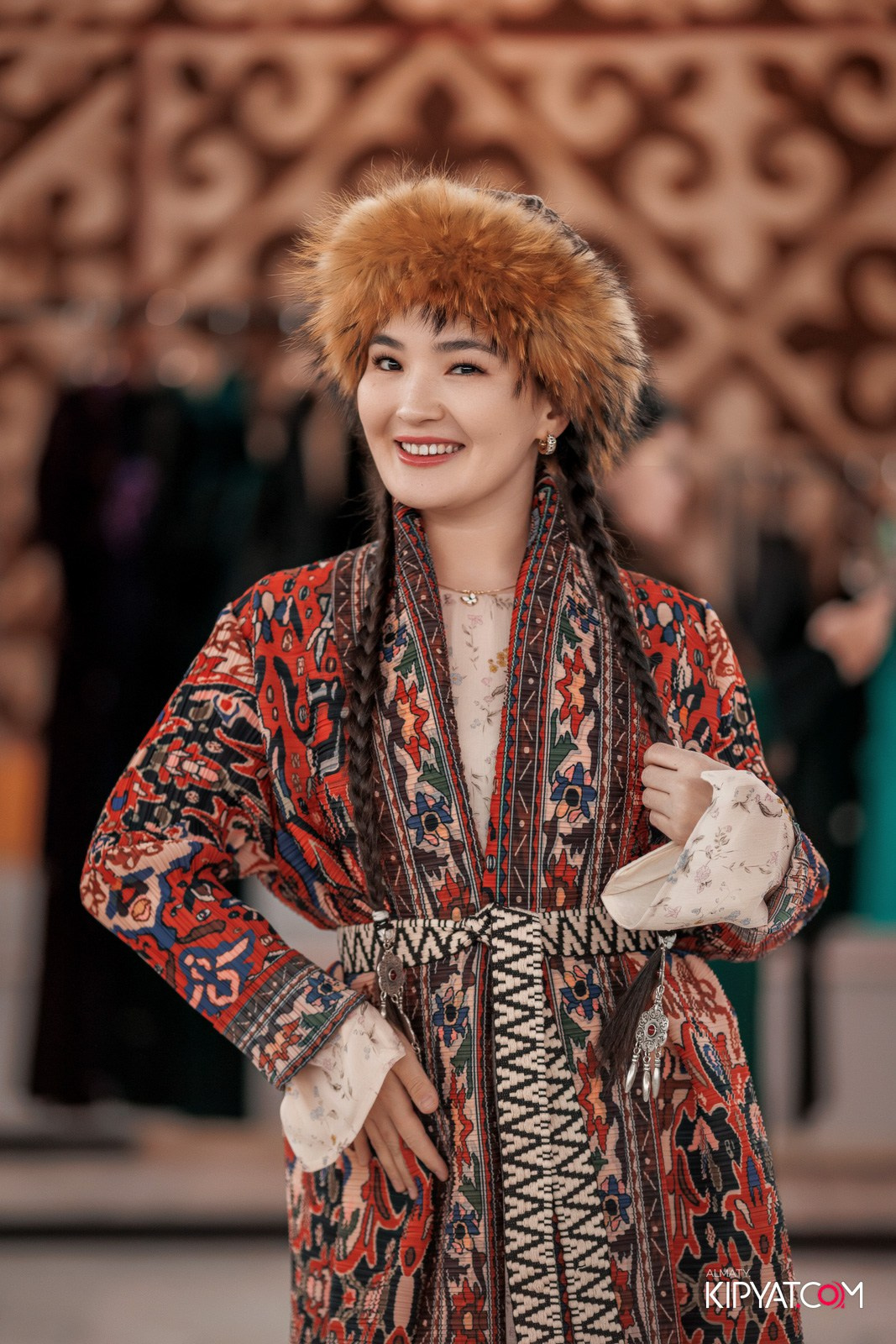 FASHION ПОКАЗ, КАЗАХСКОЙ НАЦИОНАЛЬНОЙ ОДЕЖДЫ. КИПЯТКОМ АЛМАТЫ!