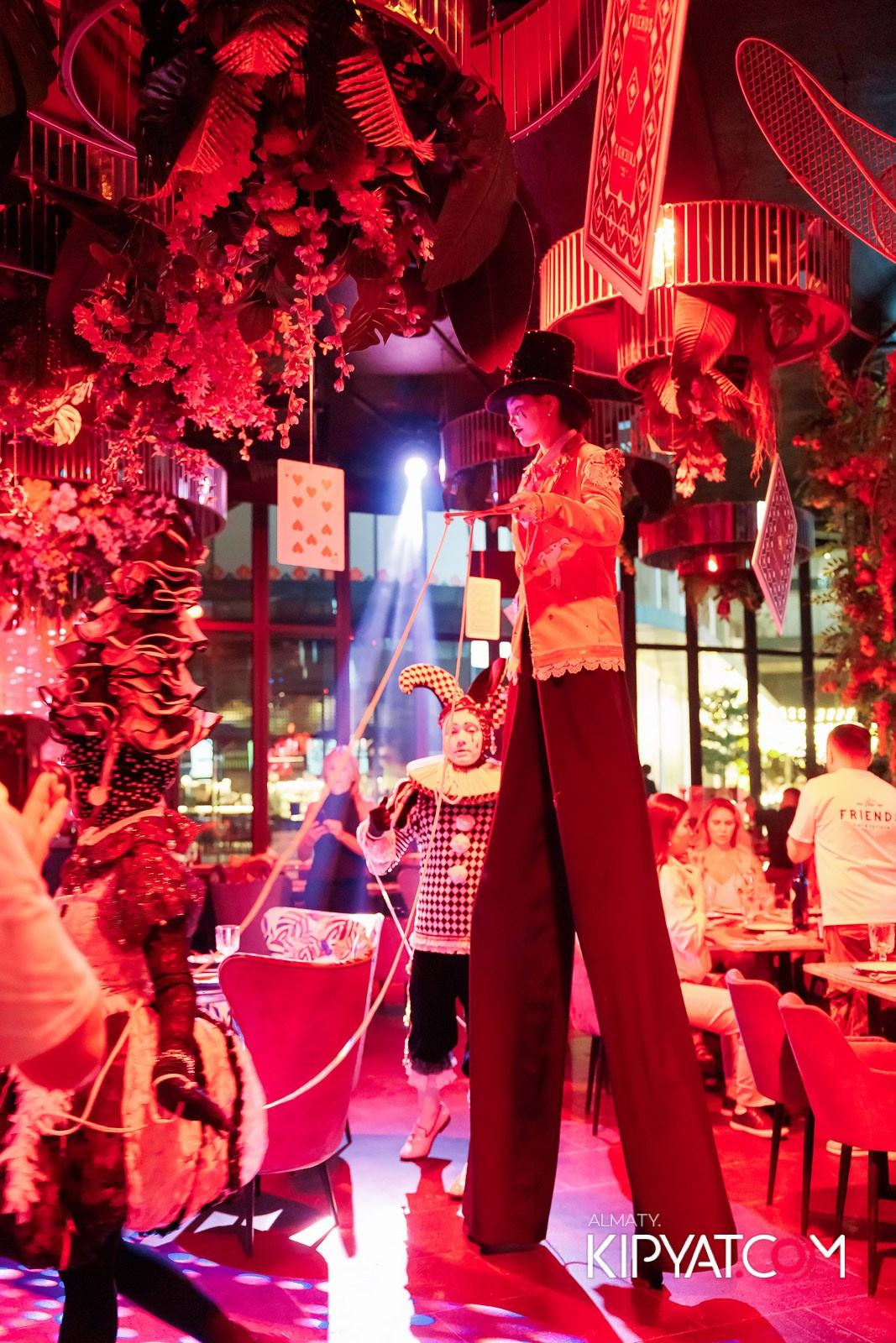 FRIENDS BAR & TERRACE. КИПЯТКОМ АЛМАТЫ!