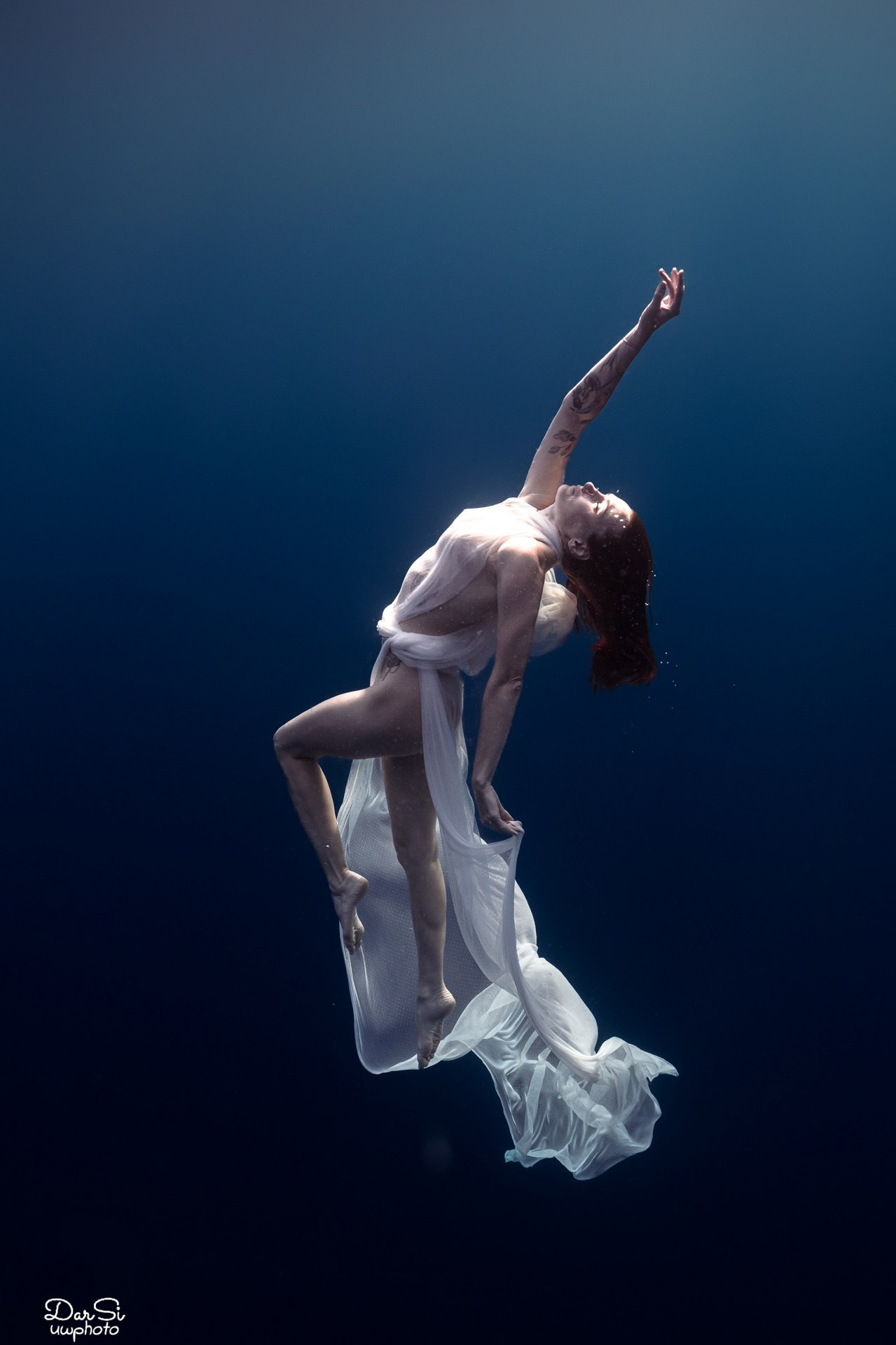 Фотосессия авторская (ткани, зеркала, шарики и т. д.). Underwater Photographer in the Philippines — Daria Sinitsina