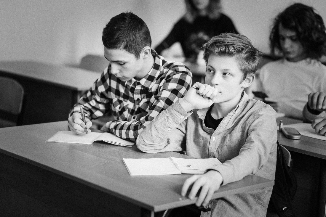 Фоторепортаж со школьного урока 4-го класса. Репортажный фотограф Борис Геер
