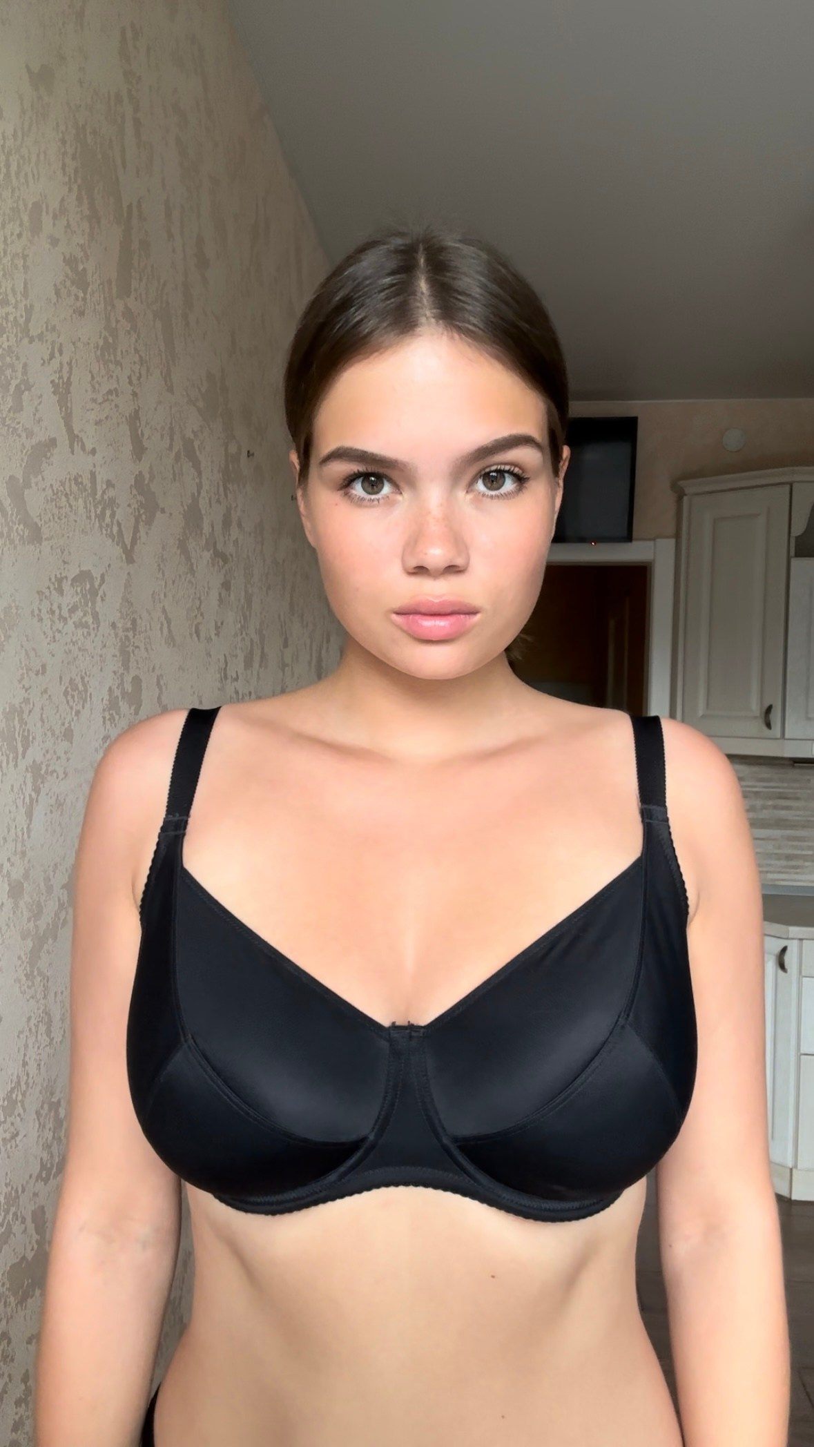 Анна, 48-50 р-р, 180 см. KED Production — продакшн из СПб. Создаём фото, видео и контент, который помогает брендам и селлерам продавать больше