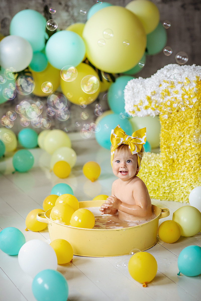 Идея для фотосессии на 1 годик от фотостудии Леонардо.