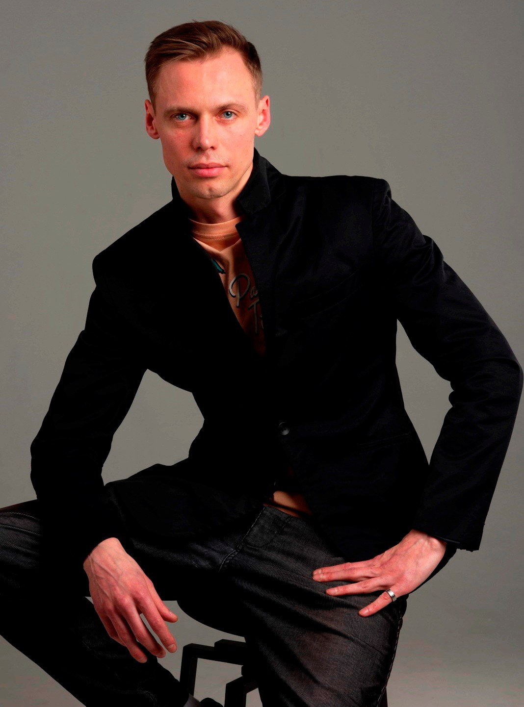 Александр, 185 см, 48-50 р-р. KED Production — продакшн из СПб. Создаём фото, видео и контент, который помогает брендам и селлерам продавать больше