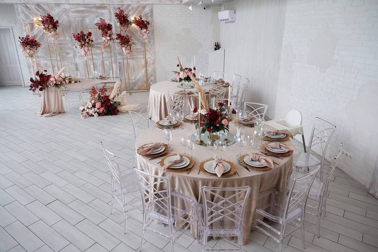 Винные оттенки. Подрядчики и друзья сети свадебных площадок House for wedding