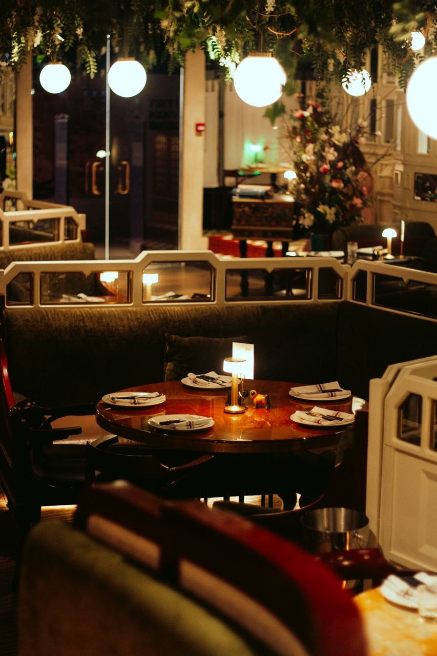 Ресторан BURO ЦУМ. Yasmin Lagarde