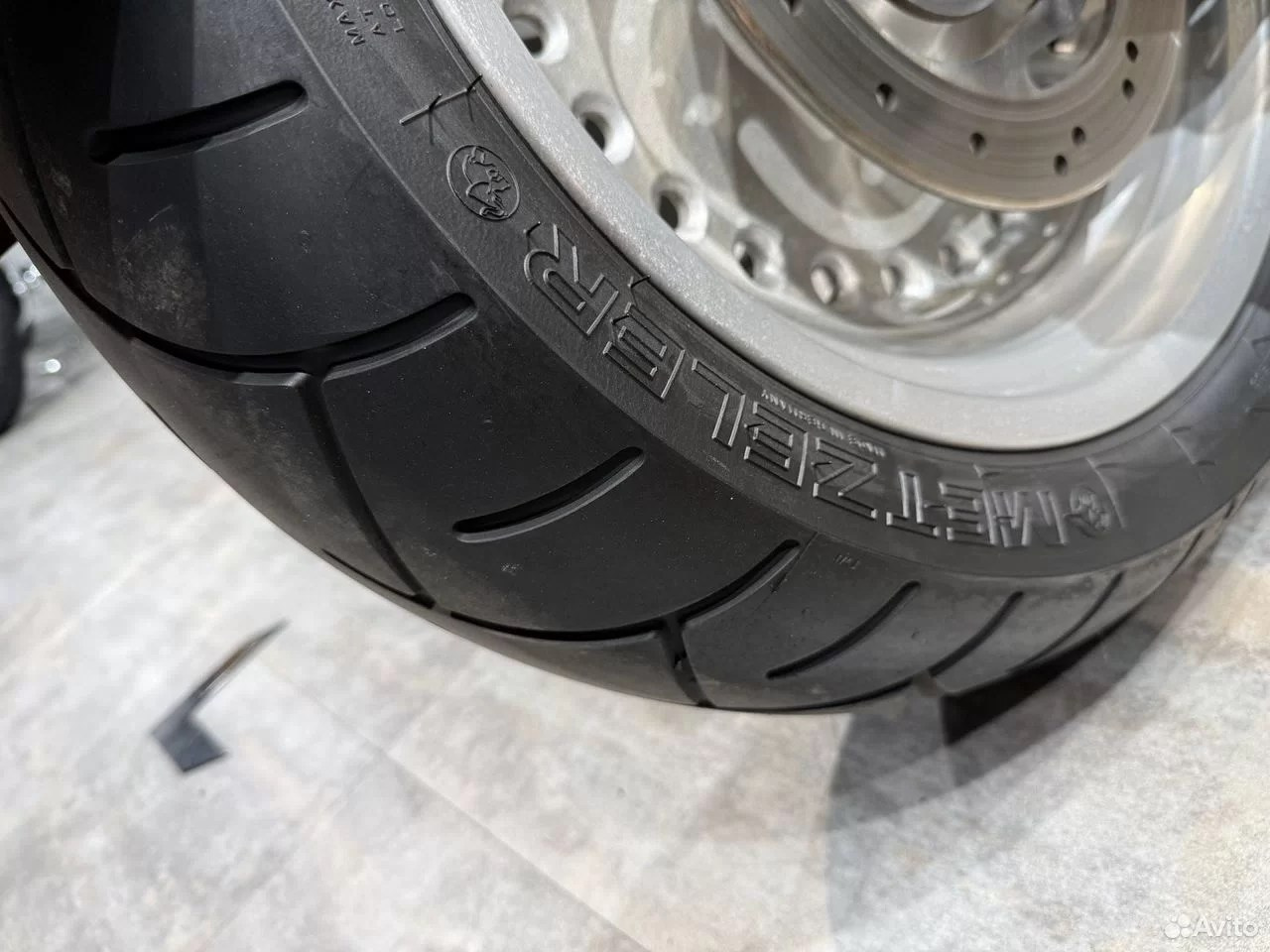 Купить Harley-Davidson Fat Boy (Red Hot Sunglo) (Softail/Dyna) — подробнее на сайте. Hello Davidson, Москва. Только хорошие мотоциклы…