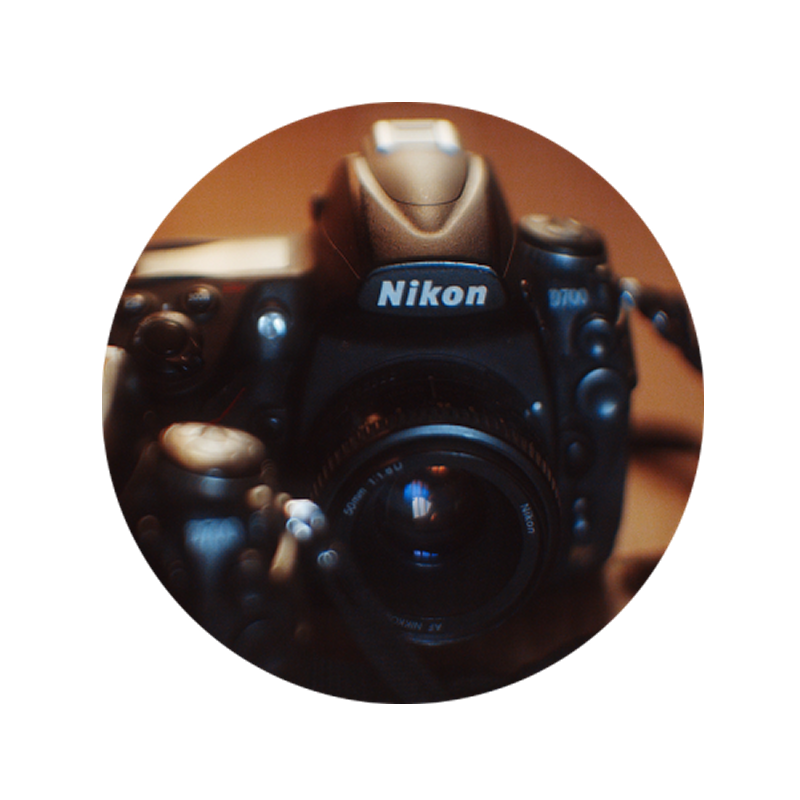 Света фотографирует