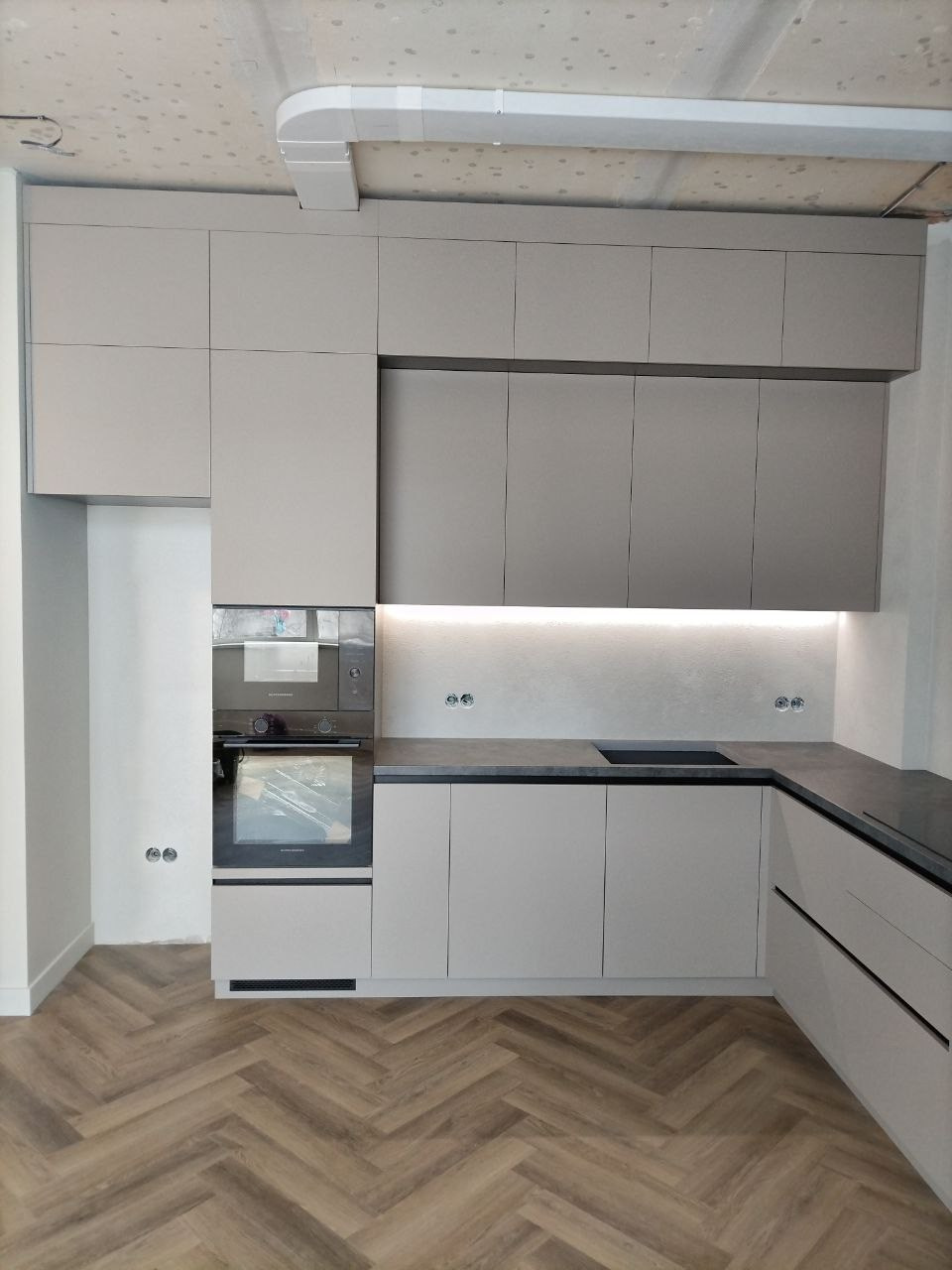 Фото с монтажа |Мебель на заказа: кухни, шкафы и т.д. в Томске. ГУДРУМ — Мебель на заказ в Томске | Кухни | Шкафы | Стулья и Столы