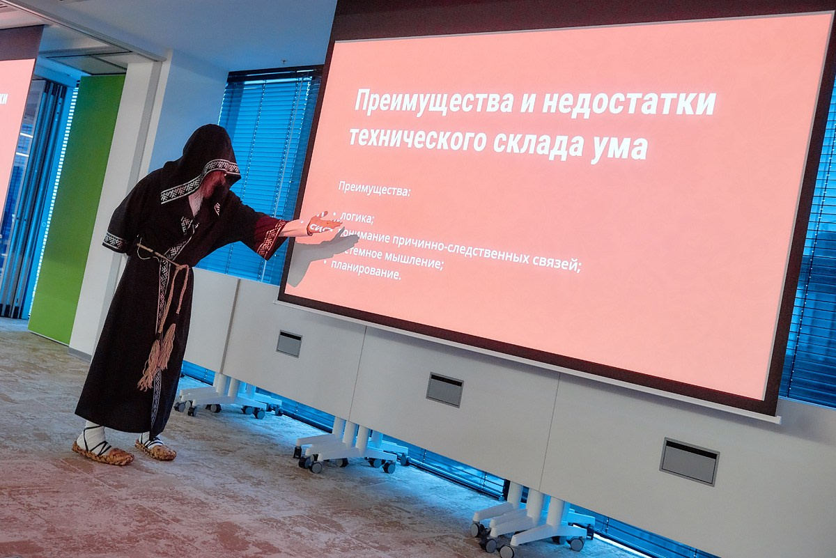 Нейромонах Феофан в Avito. Репортажный фотограф в Москве Вадим Францев