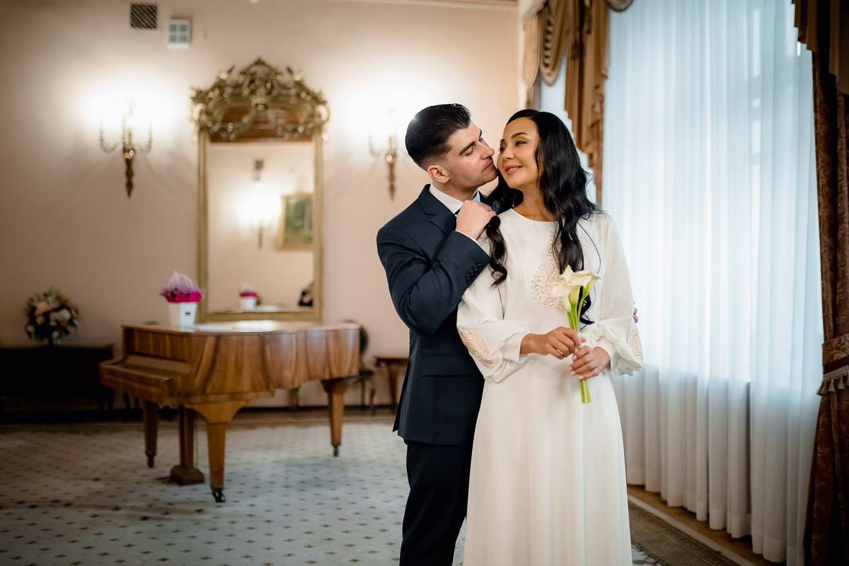 Свадебная фотосессия в ЗАГСе. Свадебный фотограф в Санкт-Петербурге Антон Владимиров