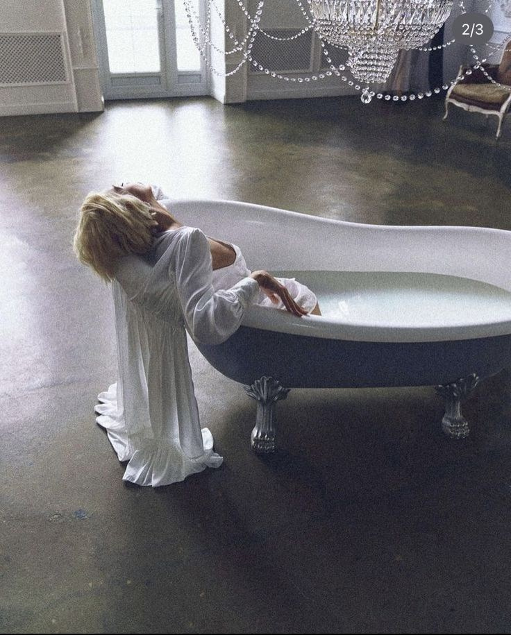 Фотосессия в ванной с молоком. Фотограф Александр Стрельченко Псков