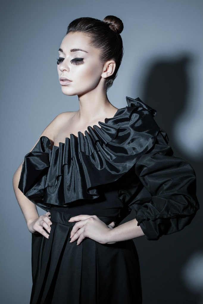 Профессиональный фотограф в Санкт-Петербурге. Рекламная фотосъёмка одежды и аксессуаров. Студийная фотосессия дизайнерской одежды. Портфолио для дизайнера. Показ мод. Фотограф Сергей Пушкин. Фэшн-съёмка. Индивидуальная фотосессия. Мода.