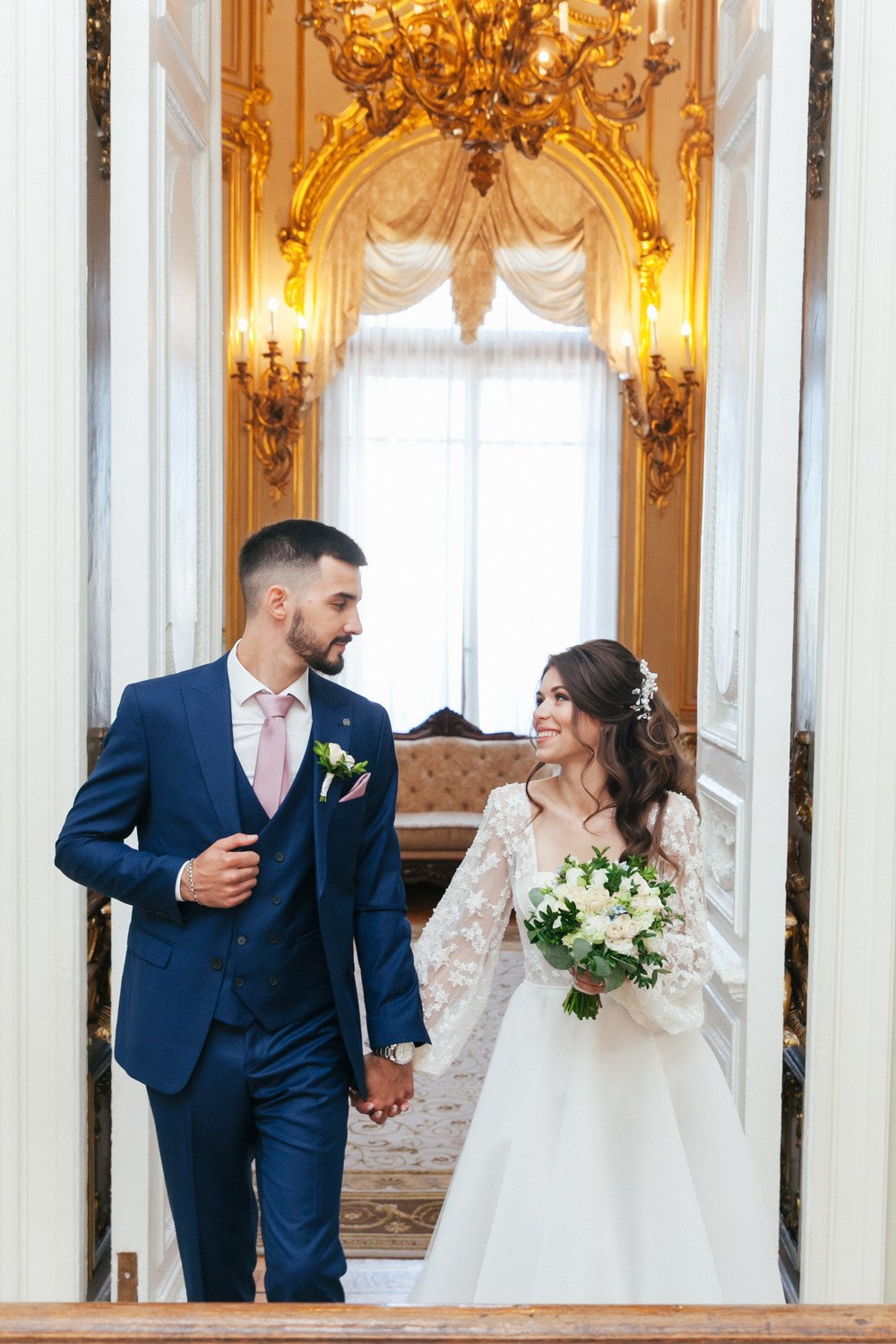 Свадебная фотопрогулка по СПб. Фотограф крещение венчание в Петербурге! Помогает подобрать храм и посоветовал душевного батюшку в СПб