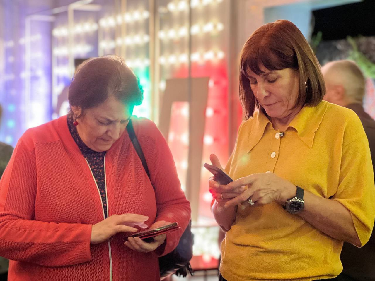 УРАВНЕНИЕ С НЕИЗВЕСТНЫМИ Фотовыставка Надежды Найденовой в КЦ ЗИЛ. Reportage, architectural, fine art photographer Lena Melnikova in Moscow