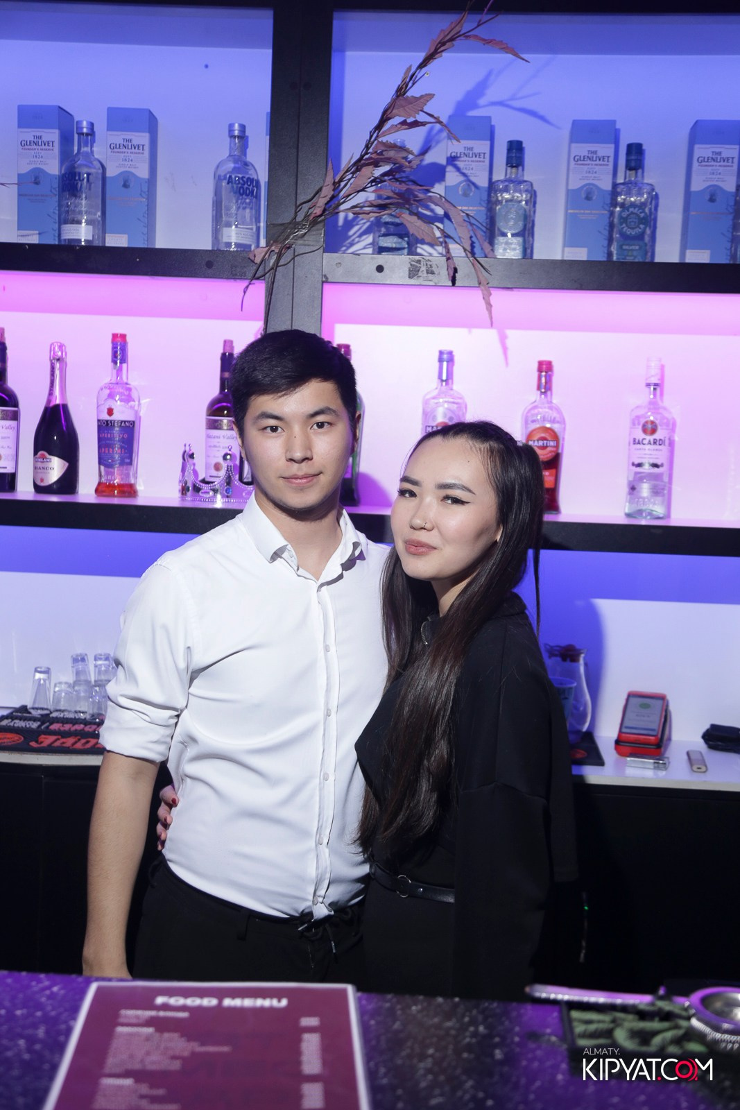 UYAT EMES BAR. КИПЯТКОМ АЛМАТЫ!