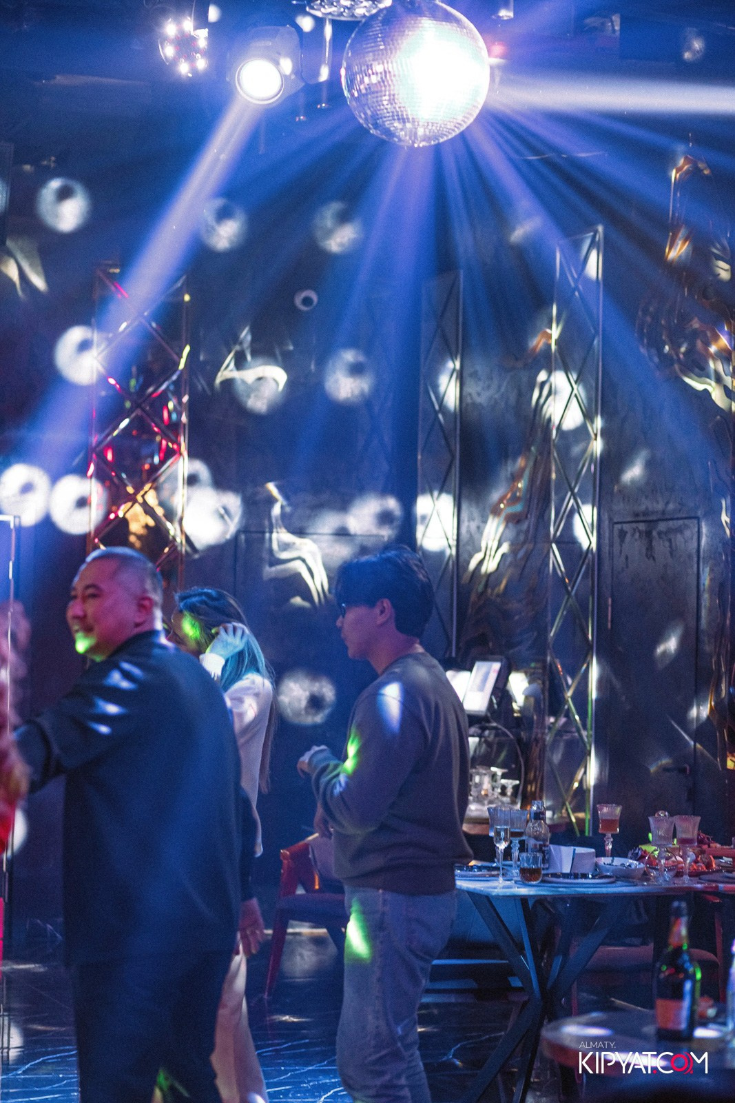 MOOD KARAOKE & TERRACE. КИПЯТКОМ АЛМАТЫ!