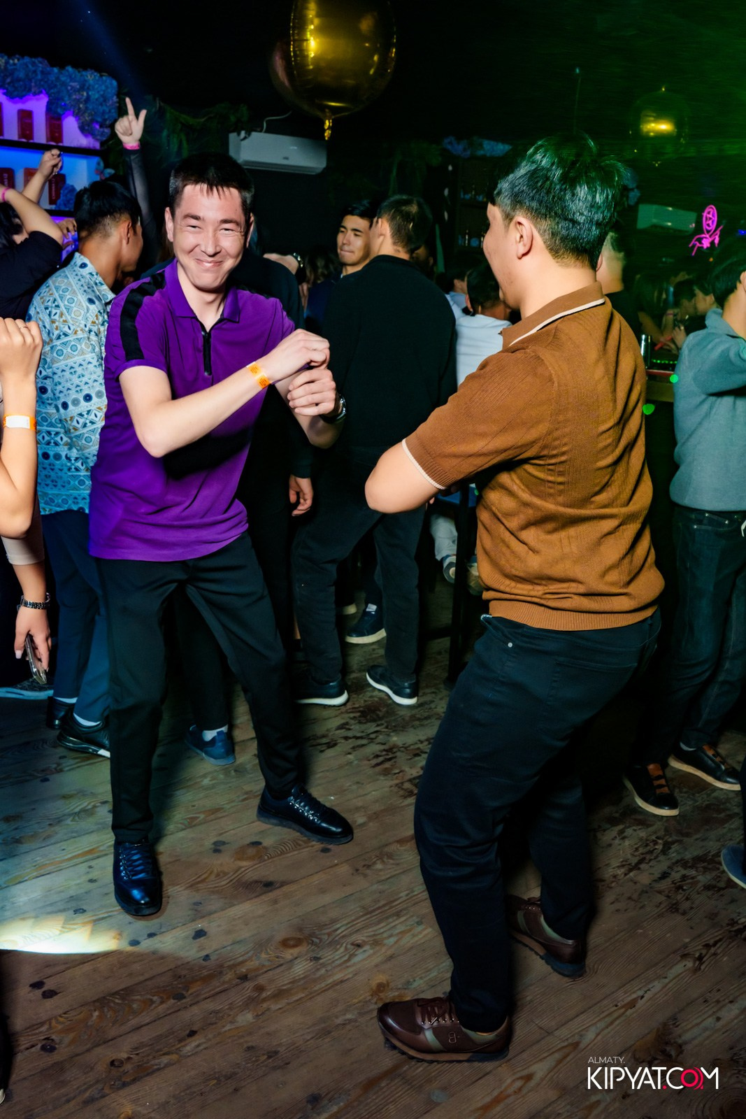 UYAT EMES BAR. КИПЯТКОМ АЛМАТЫ!