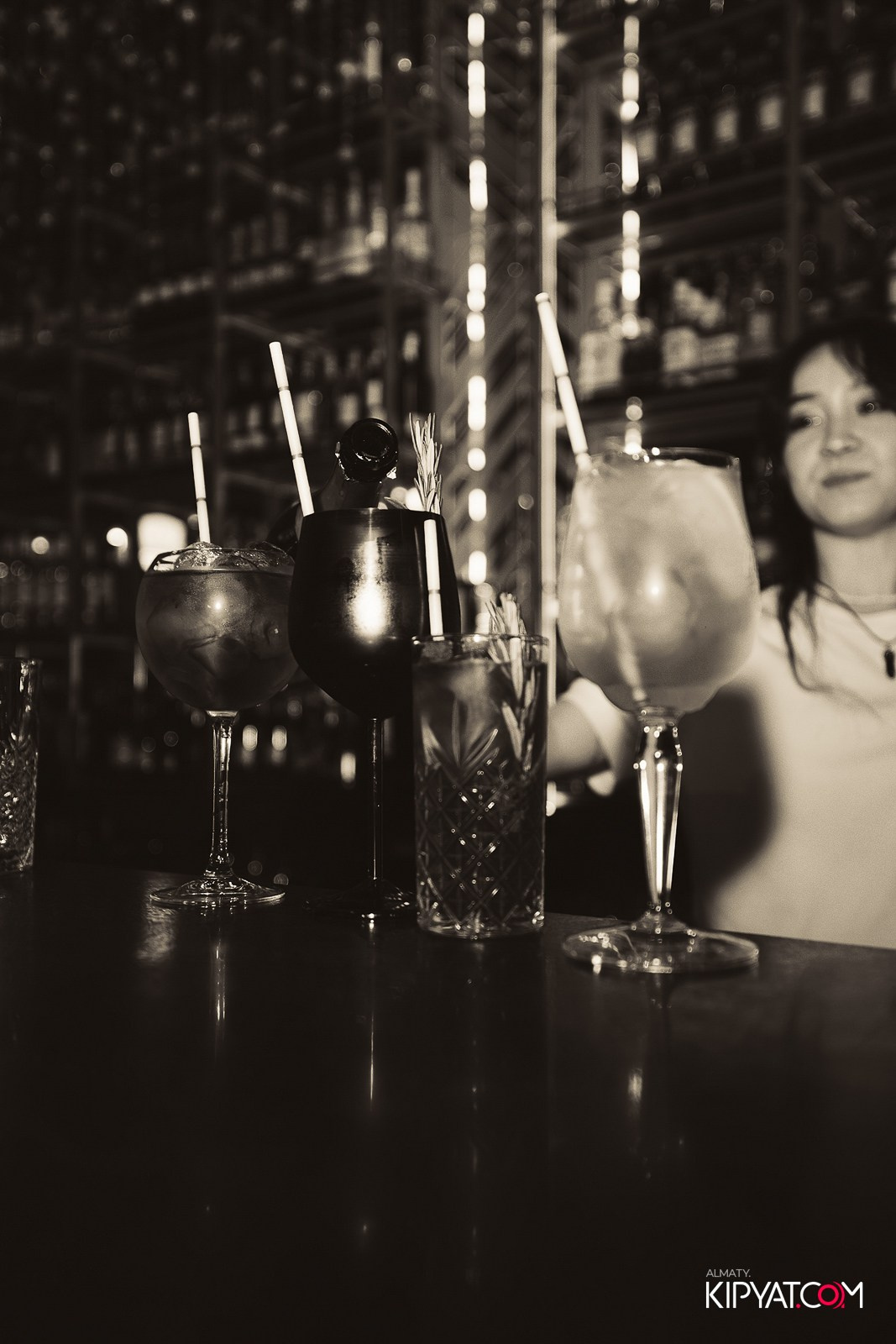 FRIENDS BAR & TERRACE. КИПЯТКОМ АЛМАТЫ!