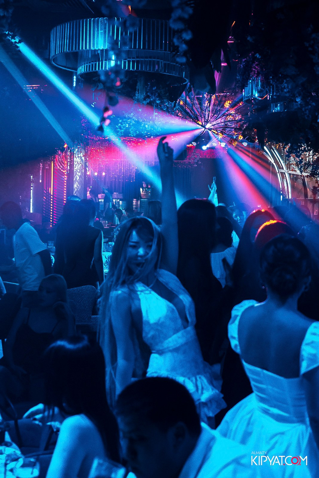 FRIENDS BAR & TERRACE. КИПЯТКОМ АЛМАТЫ!