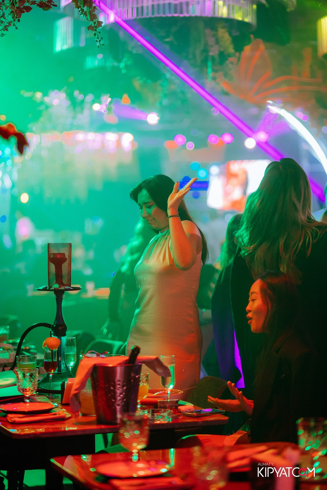 FRIENDS BAR & TERRACE. КИПЯТКОМ АЛМАТЫ!