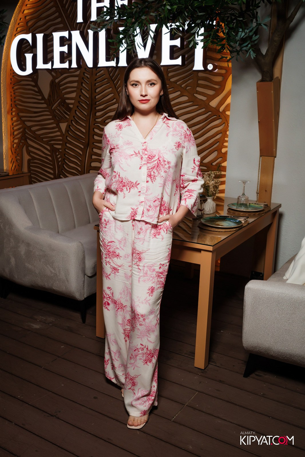 MOOD KARAOKE & TERRACE. КИПЯТКОМ АЛМАТЫ!